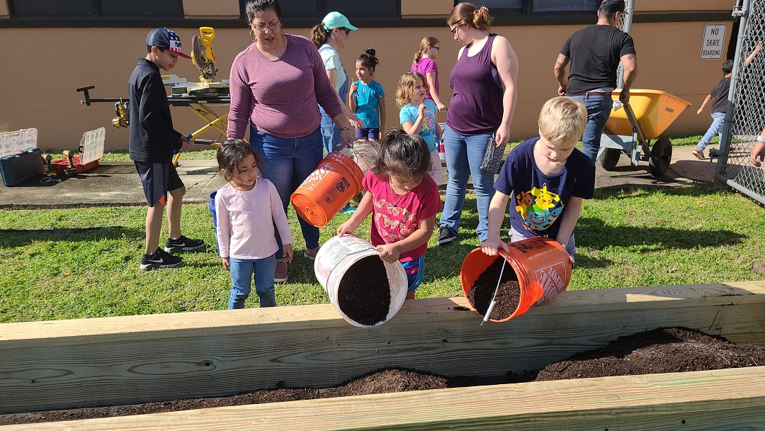 Children planting at CLI